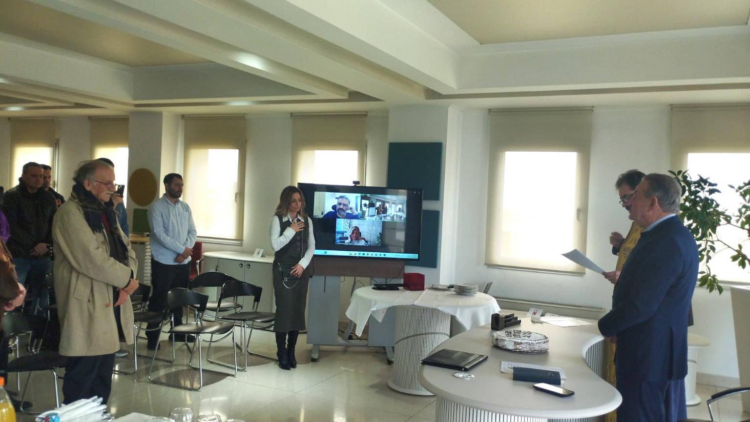 athens-new-year-cake-cutting